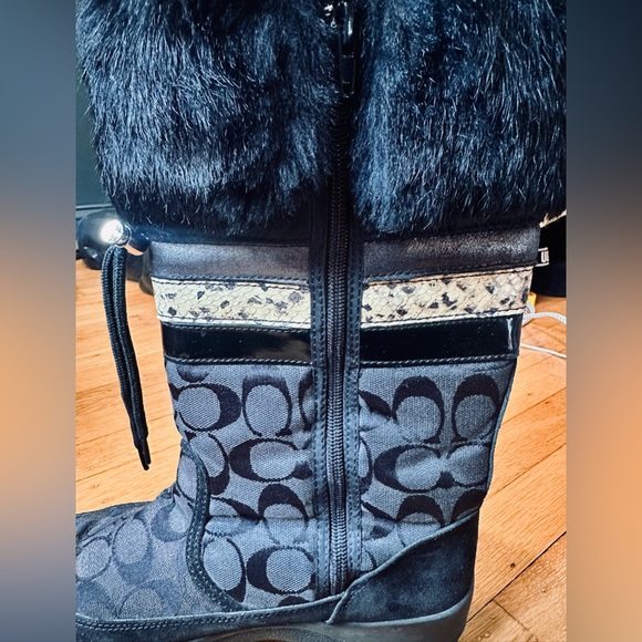 Coach Signature Fur and Snakeskin Snowboots - Sz 9 - Picture 4 of 4